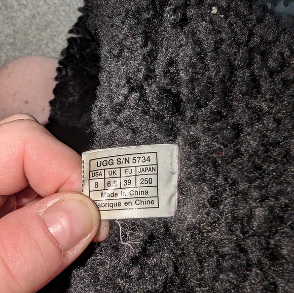 Size 8 ladies tall Uggs black - Picture 4 of 6